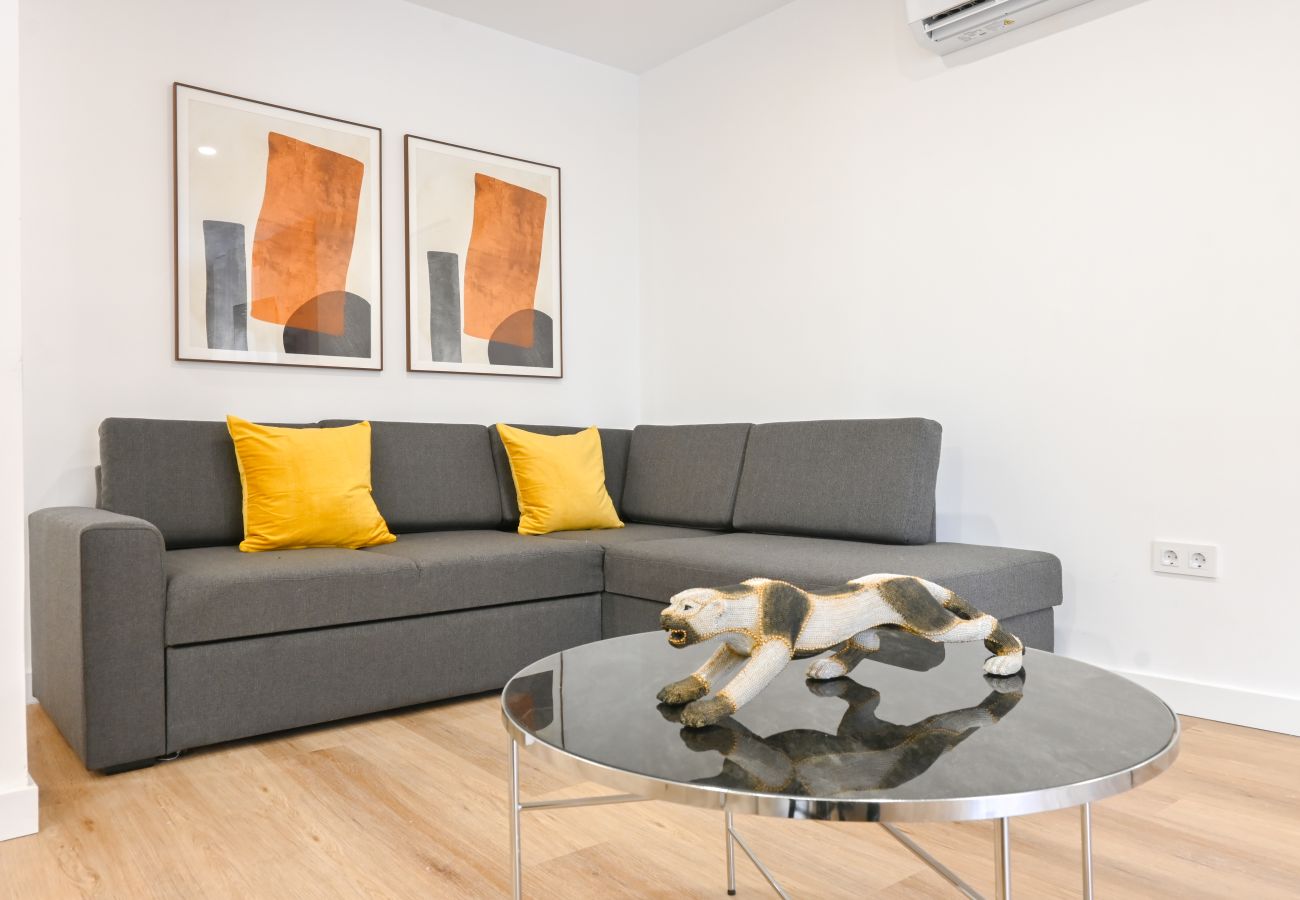 Apartamento em Madrid - M (VIL45) Amplia Casa de 3 Dormitorios: Vive la Na Apartamento em Madrid - M (VIL45) Amplia Casa de 3 Dormitorios: Vive la Na