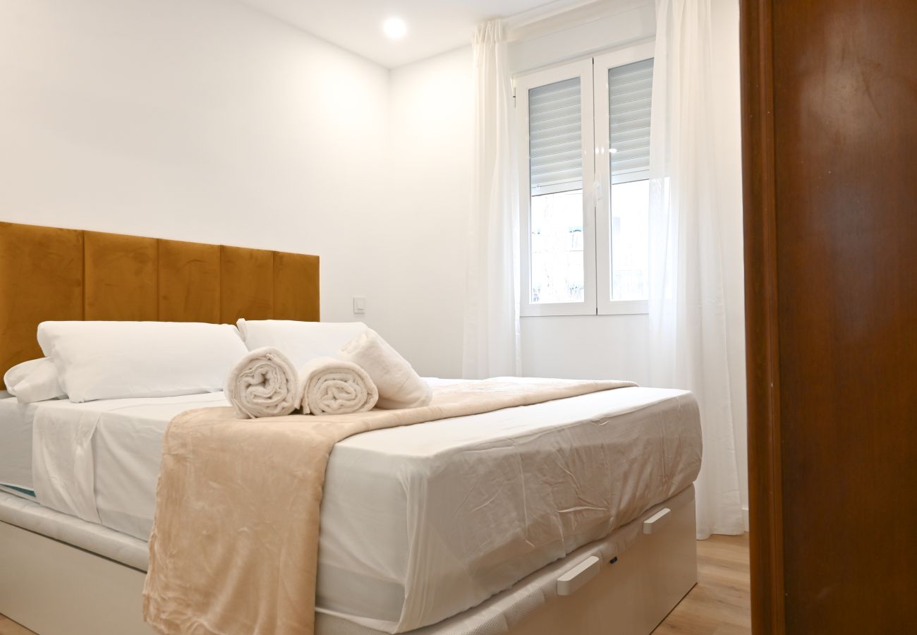Apartamento em Madrid - M (VIL45) Amplia Casa de 3 Dormitorios: Vive la Na Apartamento em Madrid - M (VIL45) Amplia Casa de 3 Dormitorios: Vive la Na
