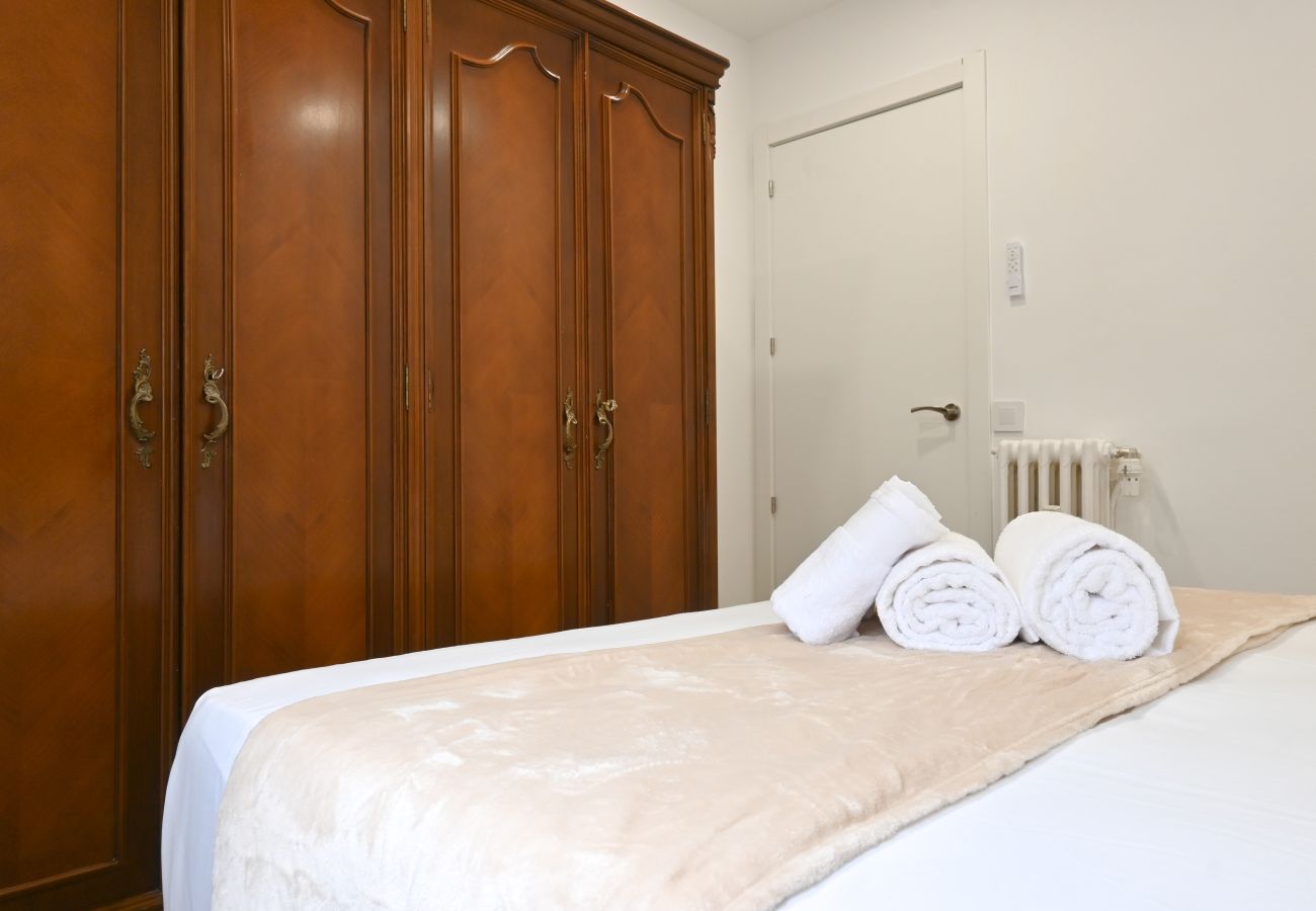 Apartamento em Madrid - M (VIL45) Amplia Casa de 3 Dormitorios: Vive la Na Apartamento em Madrid - M (VIL45) Amplia Casa de 3 Dormitorios: Vive la Na