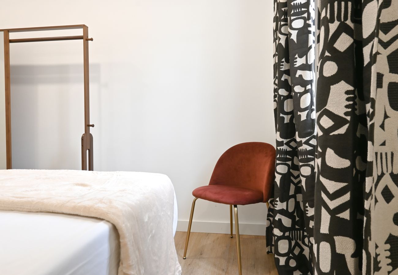 Apartamento em Madrid - M (VIL45) Amplia Casa de 3 Dormitorios: Vive la Na Apartamento em Madrid - M (VIL45) Amplia Casa de 3 Dormitorios: Vive la Na