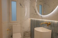 Apartamento em Madrid - M (ASB19) Escápate al Encanto Urbano: Piso con Bal