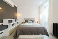 Apartamento em Madrid - M (AFI332D)Exclusivo piso con balcones y vistas en