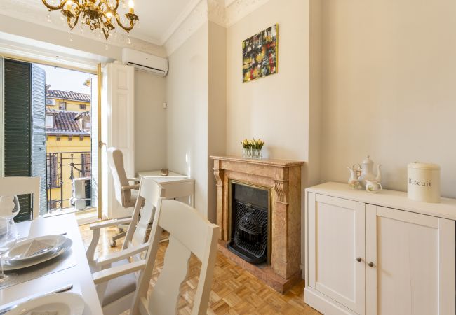 Apartamento em Madrid - M (TOL254)Acogedor piso con balcones en el centro  Apartamento em Madrid - M (TOL254)Acogedor piso con balcones en el centro