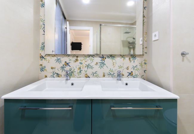 Apartamento em Madrid - M (TOL254)Acogedor piso con balcones en el centro  Apartamento em Madrid - M (TOL254)Acogedor piso con balcones en el centro