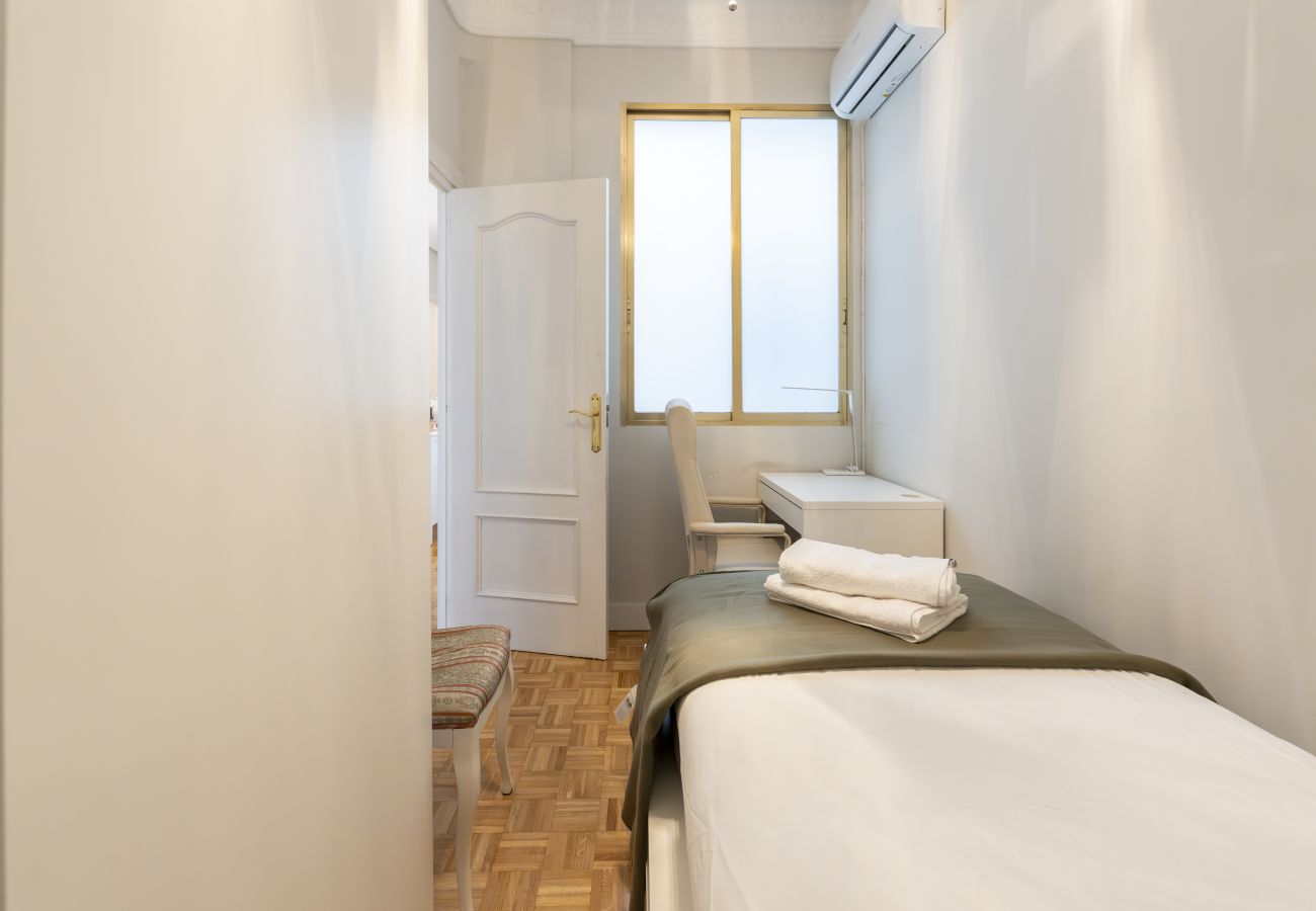 Apartamento em Madrid - M (TOL254)Acogedor piso con balcones en el centro  Apartamento em Madrid - M (TOL254)Acogedor piso con balcones en el centro