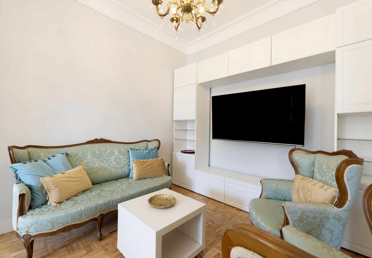 Apartamento em Madrid - M (TOL254)Acogedor piso con balcones en el centro  Apartamento em Madrid - M (TOL254)Acogedor piso con balcones en el centro