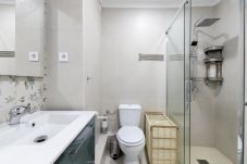 Apartamento em Madrid - M (TOL25)Acogedor piso con balcones en el centro d