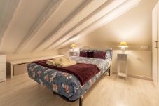 Apartamento em Madrid - M (QUE32I1) Dúplex con encanto en Chamberí : Comod
