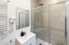 Quarto em Madrid - M (SBE105)Zurich: habitación con comodidad y zonas