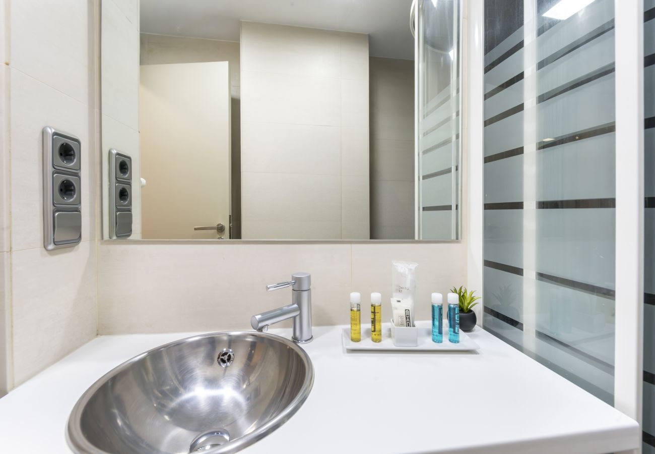 Apartamento em Madrid - M (PAC63)Alquiler Mensual en Madrid – Piso Exteri Apartamento em Madrid - M (PAC63)Alquiler Mensual en Madrid – Piso Exteri