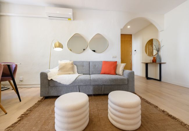 Apartamento em Madrid - M (ARR126)Piso de dos dormitorios-Terraza y balcó