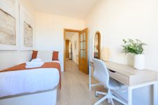 Apartamento em Madrid - M (ARR126)Piso de dos dormitorios-Terraza y balcó