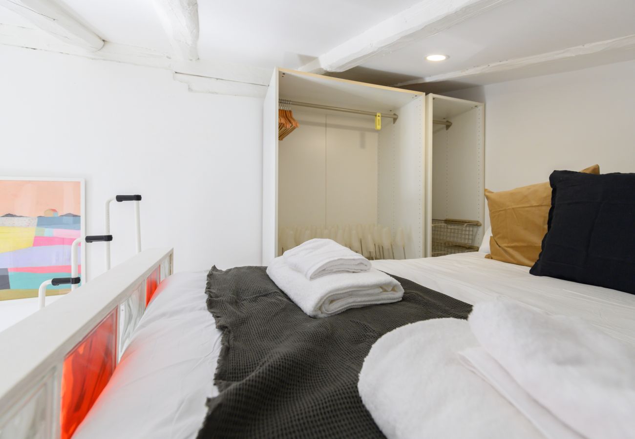 Apartamento em Madrid - M (SVF154) Piso tipo loft de 1 dormitorio en el ce Apartamento em Madrid - M (SVF154) Piso tipo loft de 1 dormitorio en el ce