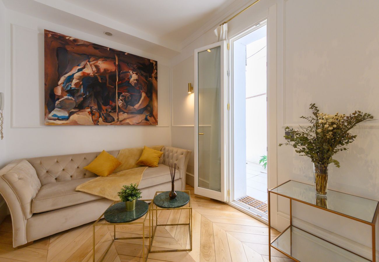 Apartamento em Madrid - M (GPA240) Exclusivo Piso de Lujo en el Barrio de