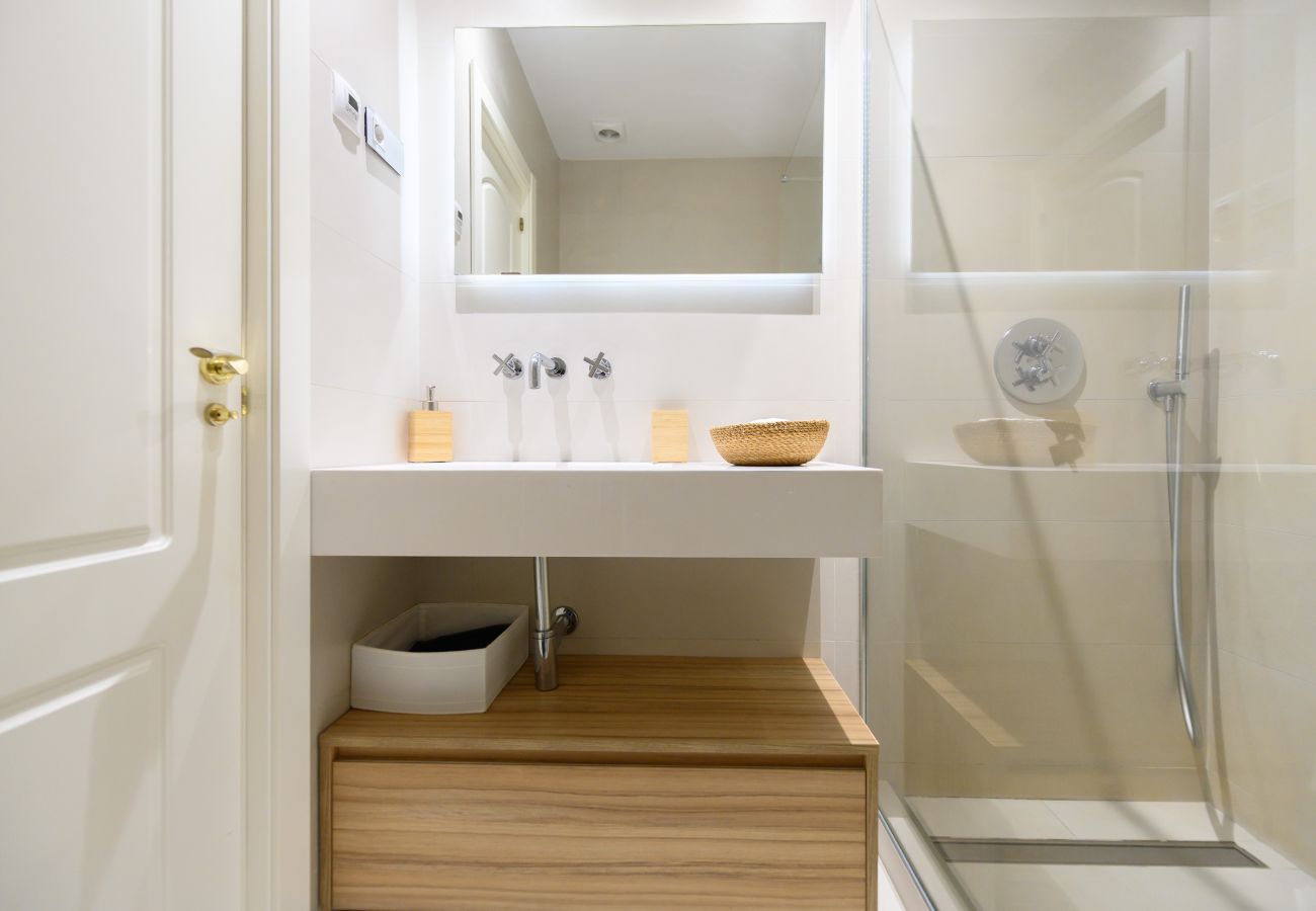 Apartamento em Madrid - M (REI251)Apartamento de Lujo en el Corazón de Mad Apartamento em Madrid - M (REI251)Apartamento de Lujo en el Corazón de Mad