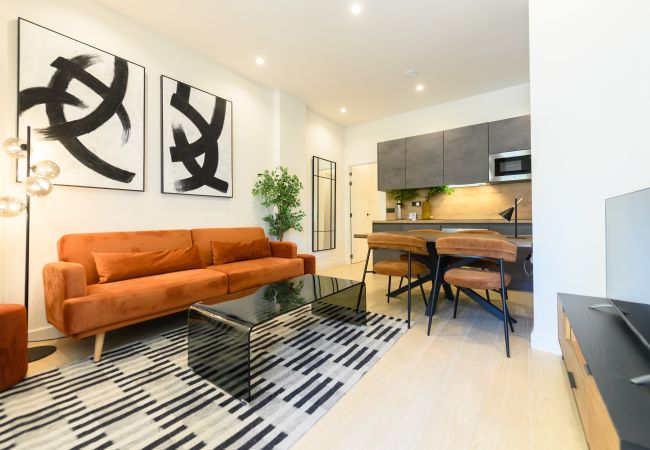 Apartamento em Madrid - M (AGU230)Tu hogar en la ciudad: piso de 3 habita