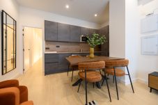 Apartamento em Madrid - M (AGU230)Tu hogar en la ciudad: piso de 3 habita
