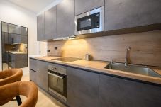 Apartamento em Madrid - M (AGU230)Tu hogar en la ciudad: piso de 3 habita