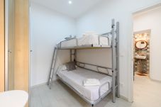 Apartamento em Madrid - M (SFU71) Acogedor Piso con Terraza y Espacios par