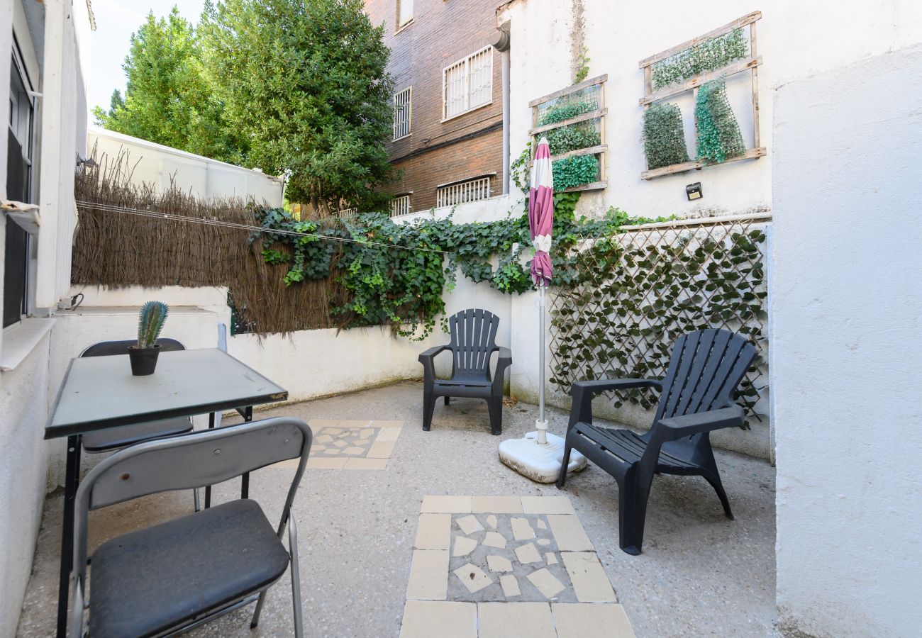 Apartamento em Madrid - M (SFU72)Moderno piso de 1 dormitorio con terraza