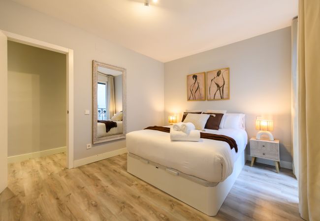 Apartamento em Madrid - M (FER54D)Luminoso piso de 2 dormitorios con balco