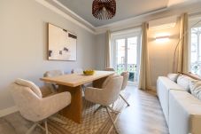 Apartamento em Madrid - M (FER54D)Luminoso piso de 2 dormitorios con balco