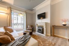 Apartamento em Madrid - M (FER54D)Luminoso piso de 2 dormitorios con balco