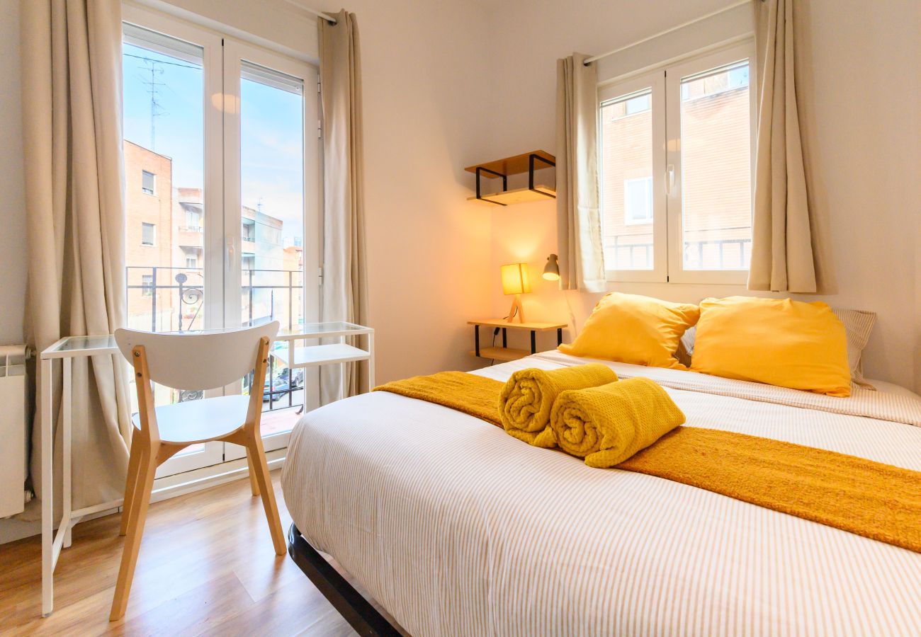Apartamento em Madrid - M (PDD82B) Piso de 3 dormitorios con balcón y toda