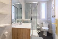 Apartamento em Madrid - M (PDD82B) Piso de 3 dormitorios con balcón y toda
