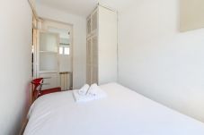 Apartamento em Madrid - M (POR183D) Amplio piso 2 dormitorios en La Latina