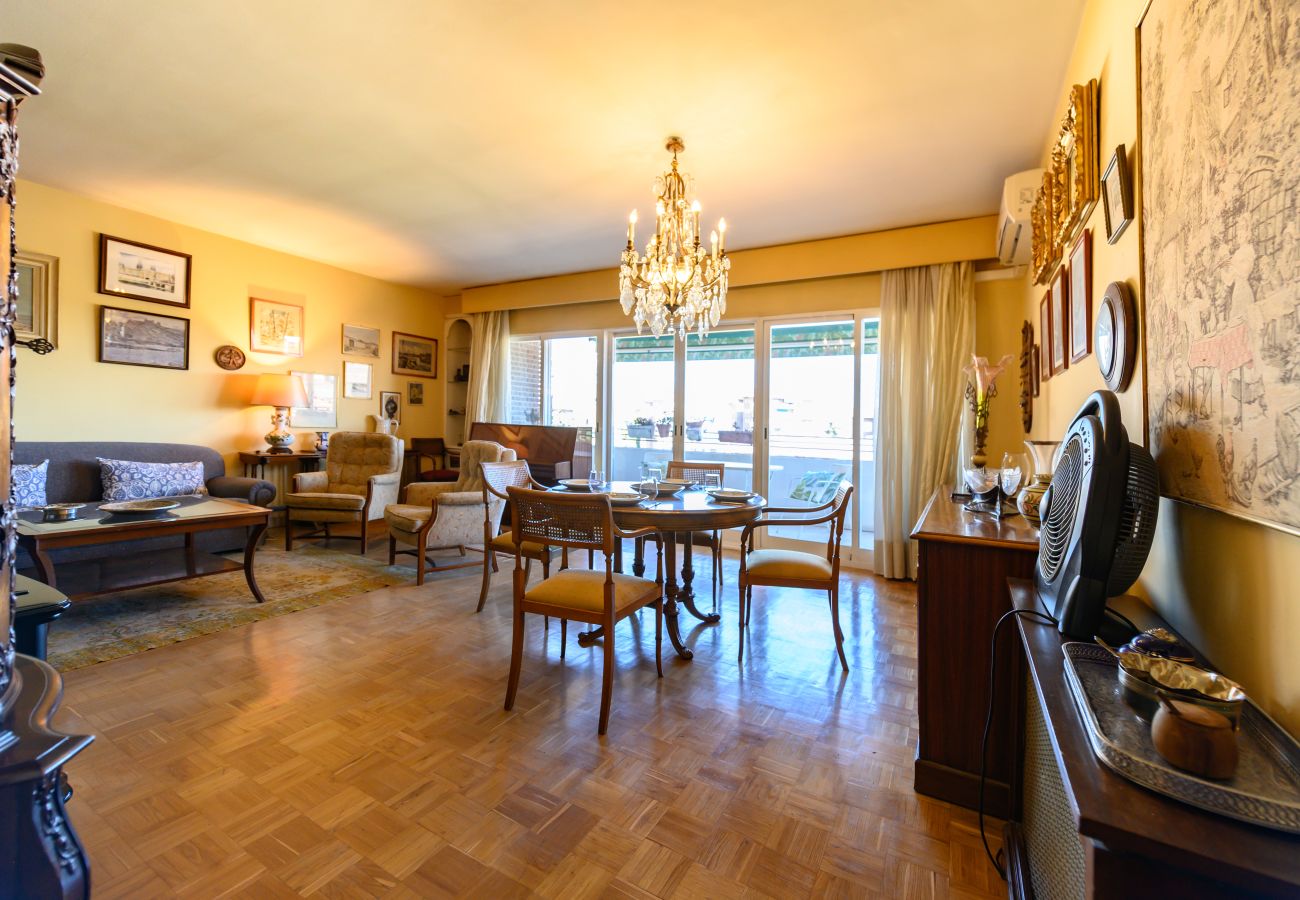 Apartamento em Madrid - M (PIR312ºD) Piso 5 dormitorios, 2 baños en Moncl
