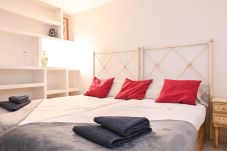 Apartment in Madrid - M (AXIII83) Apartamento con jardín Hispanoamérica