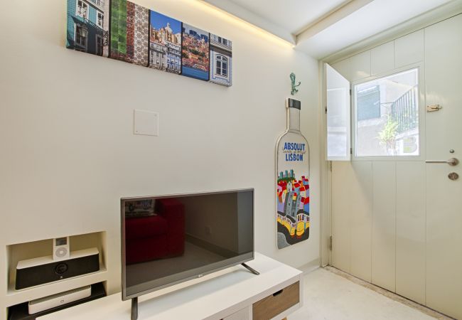 Studio in Lisbon - Alfama Boutique Apartment (C44) Studio in Lisbon - Alfama Boutique Apartment (C44)