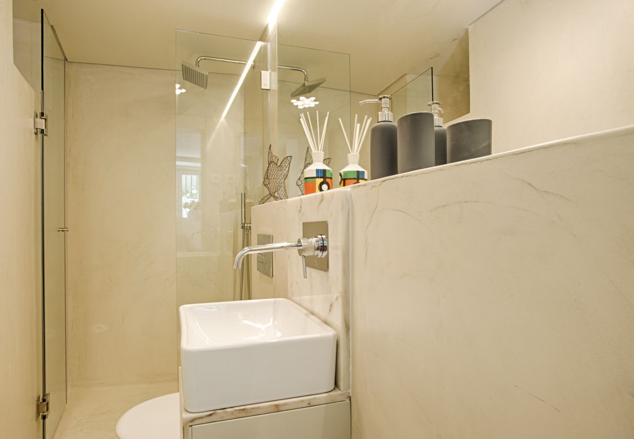 Studio in Lisbon - Alfama Boutique Apartment (C44) Studio in Lisbon - Alfama Boutique Apartment (C44)