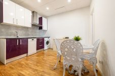 Apartment in Madrid - M (VEL551) Piso de 3 dormitorios y 2 en Salamanca