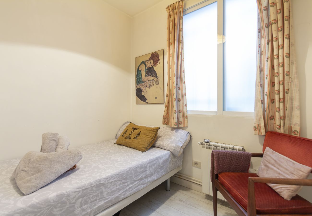 Apartment in Madrid - M (ESA81) Apto. Tribunal-Malasaña-Chueca Apartment in Madrid - M (ESA81) Apto. Tribunal-Malasaña-Chueca