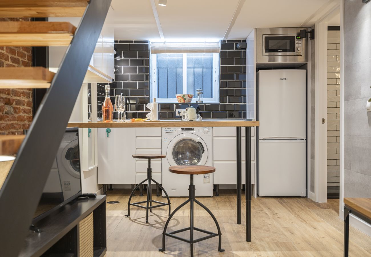 Apartment in Madrid - M (AMPE350) Apartamento dúplex con patio Apartment in Madrid - M (AMPE350) Apartamento dúplex con patio