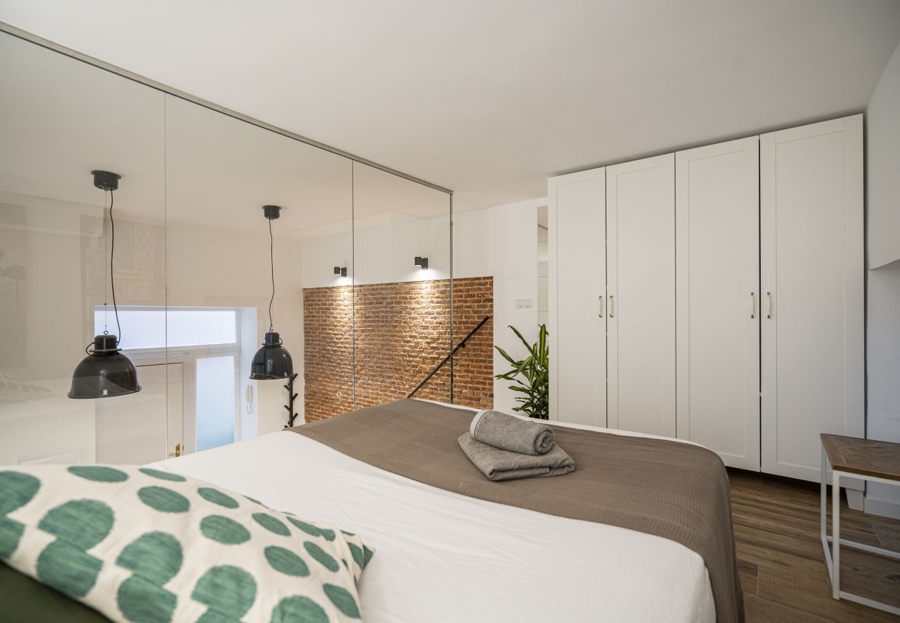 Apartment in Madrid - M (AMPE350) Apartamento dúplex con patio Apartment in Madrid - M (AMPE350) Apartamento dúplex con patio