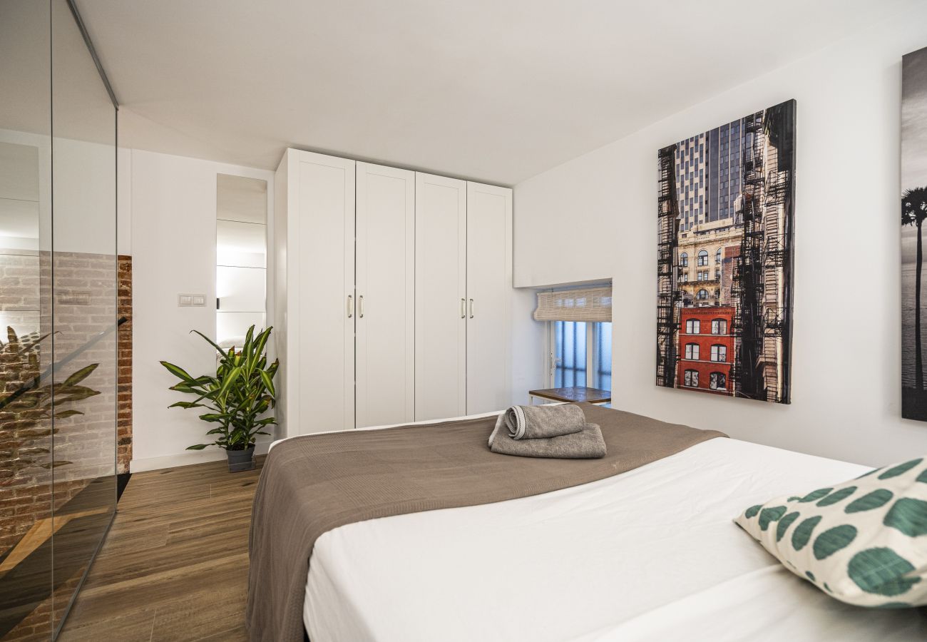 Apartment in Madrid - M (AMPE350) Apartamento dúplex con patio Apartment in Madrid - M (AMPE350) Apartamento dúplex con patio