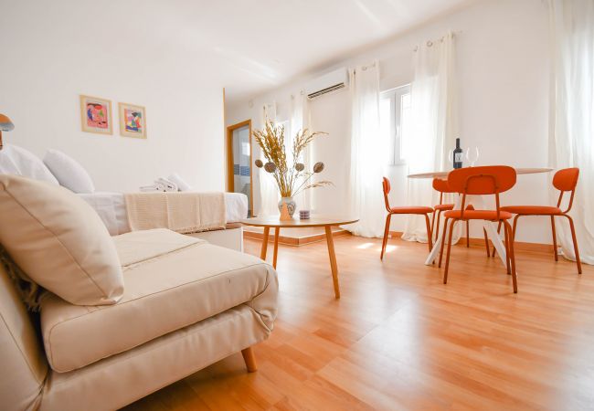 Studio in Madrid - M (MLU422) TETUAN "LA LATINA"