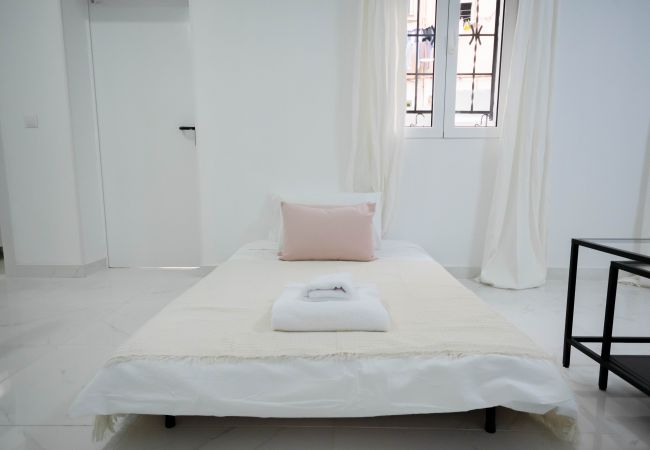 Studio in Madrid - M (MLU4B2) TETUAN "EL RETIRO" Studio in Madrid - M (MLU4B2) TETUAN "EL RETIRO"