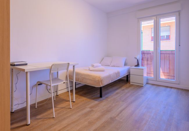  in Madrid - M (SAP35C) Acogedora habitación con cama ind