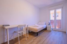 Rent by room in Madrid - M (SAP35C) Acogedora habitación con cama ind