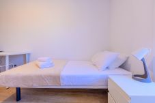 Rent by room in Madrid - M (SAP35C) Acogedora habitación con cama ind