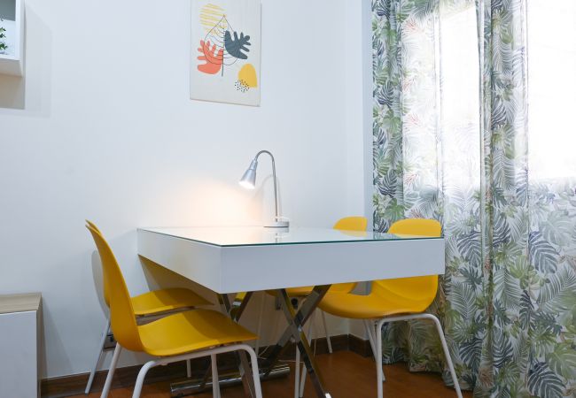 Apartment in Madrid - M (ECA103)Acogedora vivienda de 2 dormitorios en C Apartment in Madrid - M (ECA103)Acogedora vivienda de 2 dormitorios en C