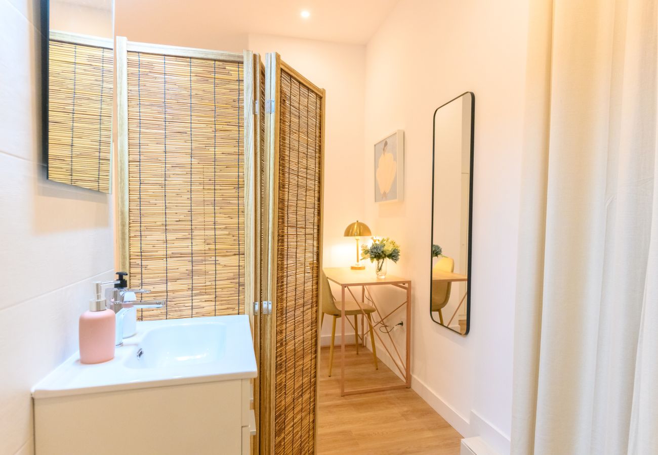 Apartment in Madrid - M (FEI70)Elegancia y Confort en el Corazón de Cham Apartment in Madrid - M (FEI70)Elegancia y Confort en el Corazón de Cham