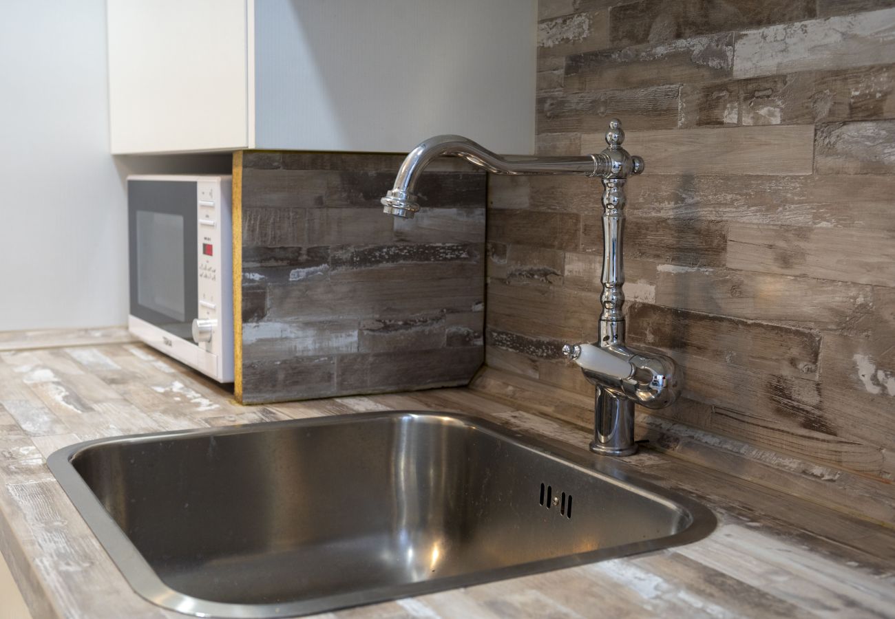 Apartment in Madrid - M (TOL254)Acogedor piso con balcones en el centro  Apartment in Madrid - M (TOL254)Acogedor piso con balcones en el centro