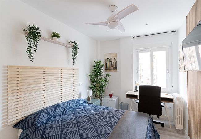 Rent by room in Madrid - M (MLE1733)New York habitación con confort, comodi