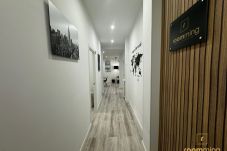 Rent by room in Madrid - M (SBE102) Ámsterdam: habitación con comodidad y z