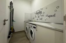 Rent by room in Madrid - M (SBE102) Ámsterdam: habitación con comodidad y z